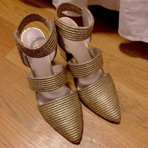 Cecelia NY Roxanne Gold Sandals 7